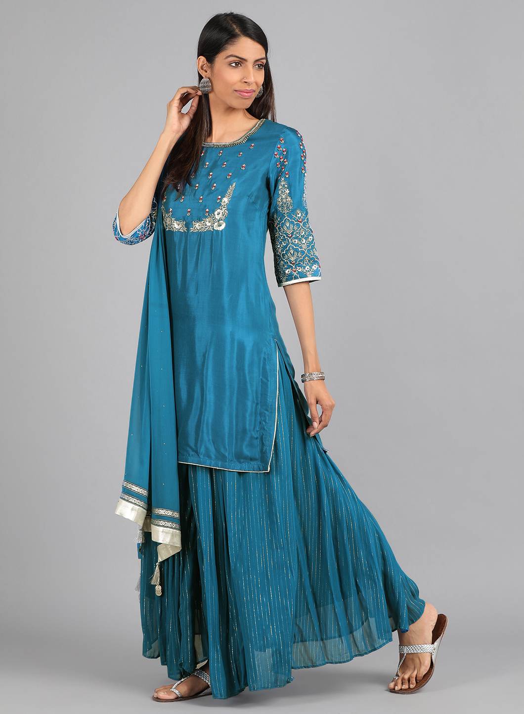 Blue Round Neck Embellished kurta Set