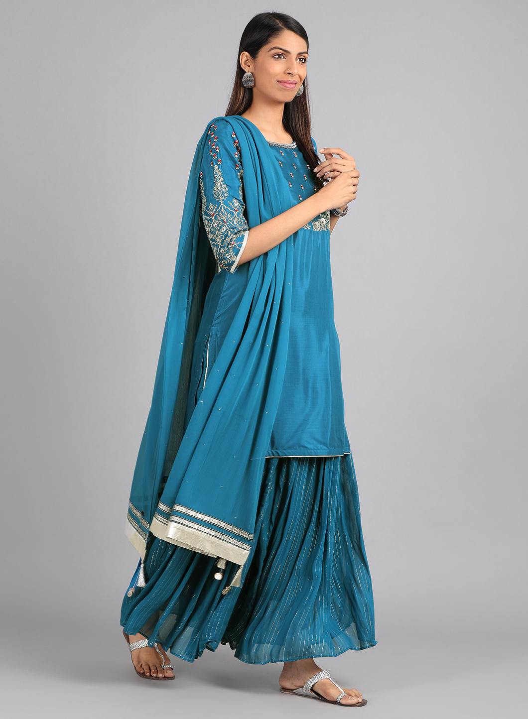 Blue Round Neck Embellished kurta Set