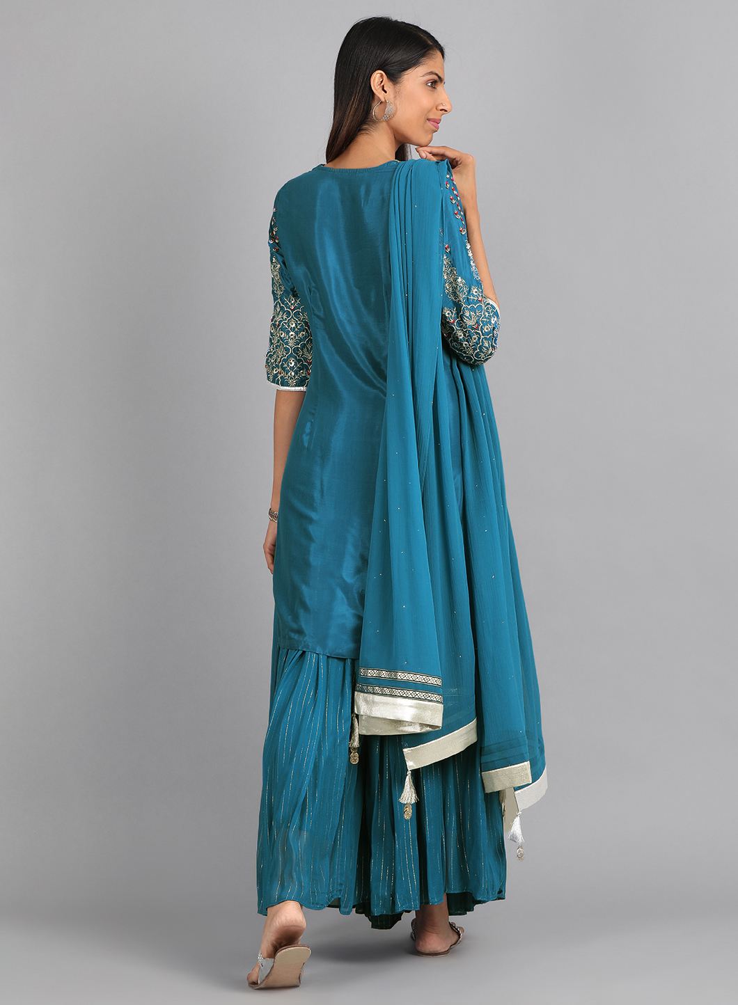Blue Round Neck Embellished kurta Set
