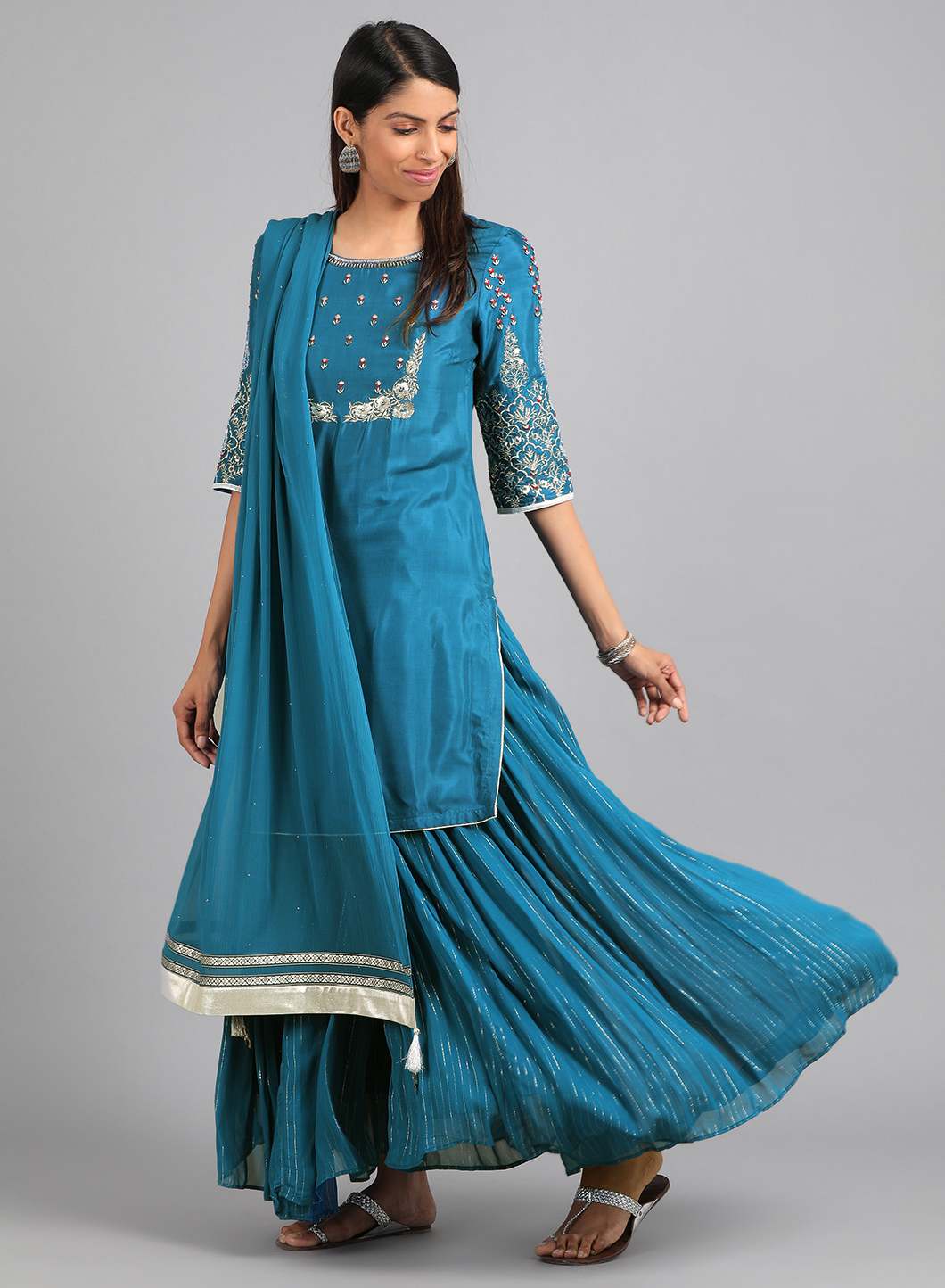 Blue Round Neck Embellished kurta Set