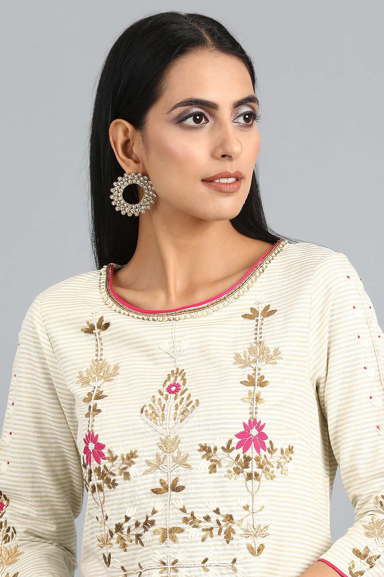 Ecru Round Neck Embroidered kurta