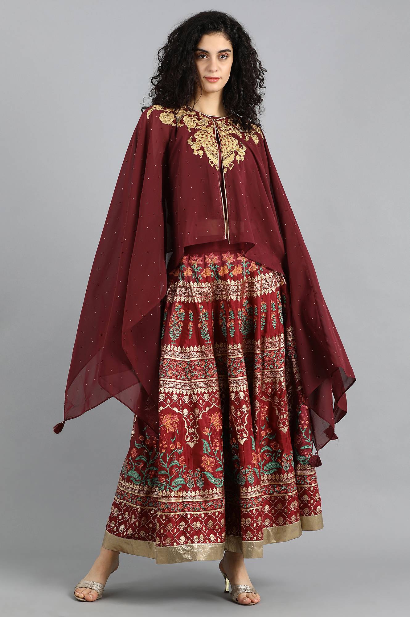 Maroon Round Neck Cape Sleeves Set