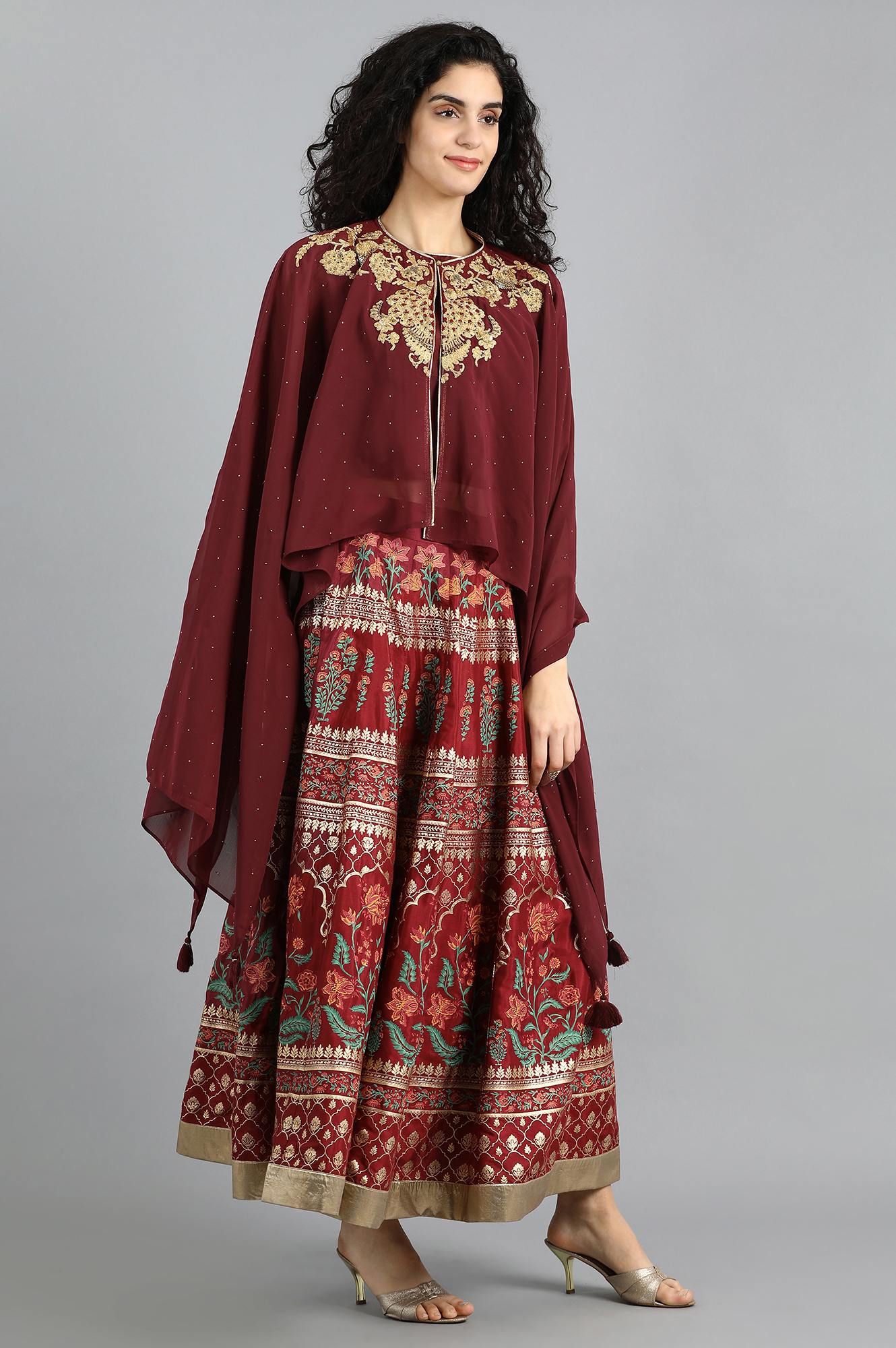 Maroon Round Neck Cape Sleeves Set