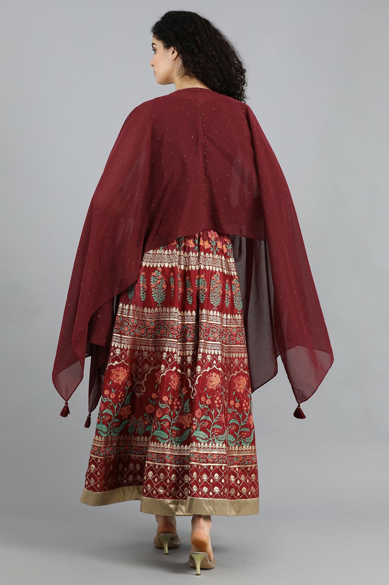 Maroon Round Neck Cape Sleeves Set