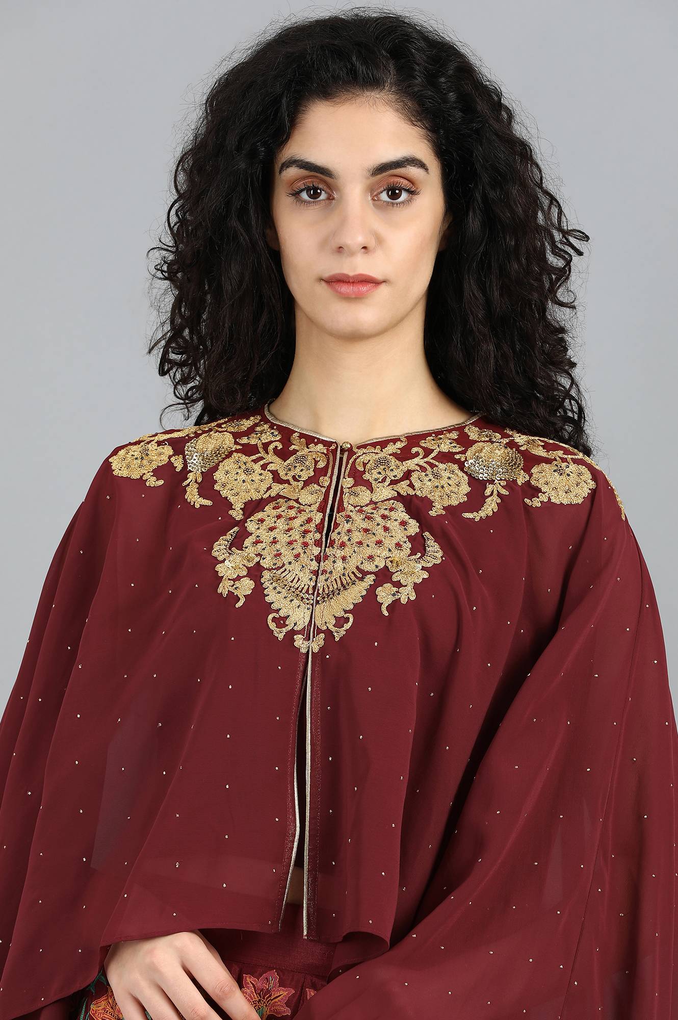 Maroon Round Neck Cape Sleeves Set