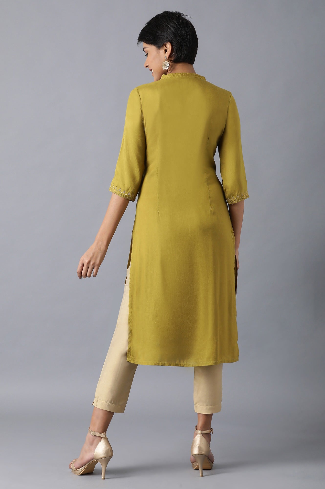 Green Mandarin Neck Embroidered kurta