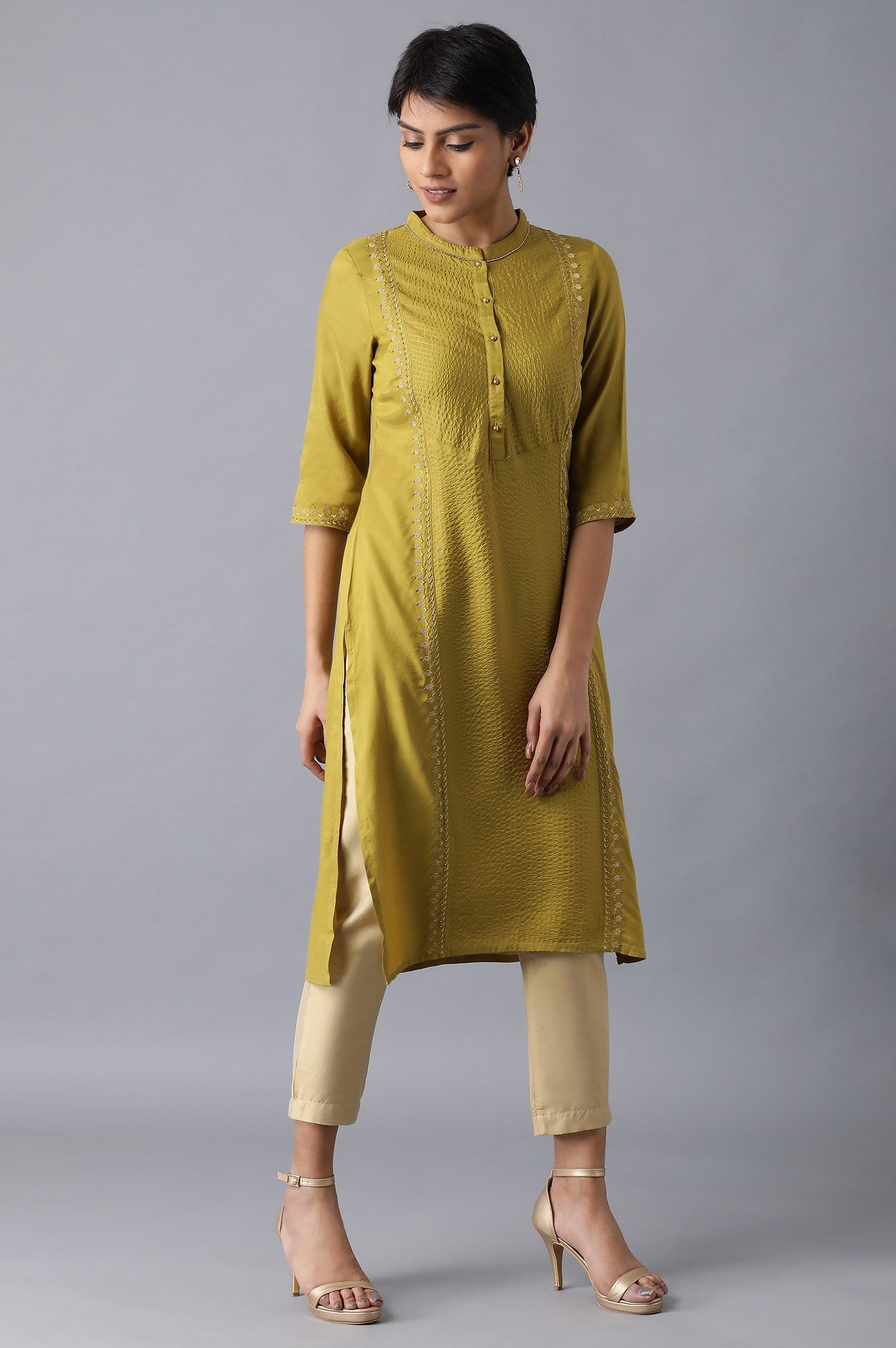 Green Mandarin Neck Embroidered kurta