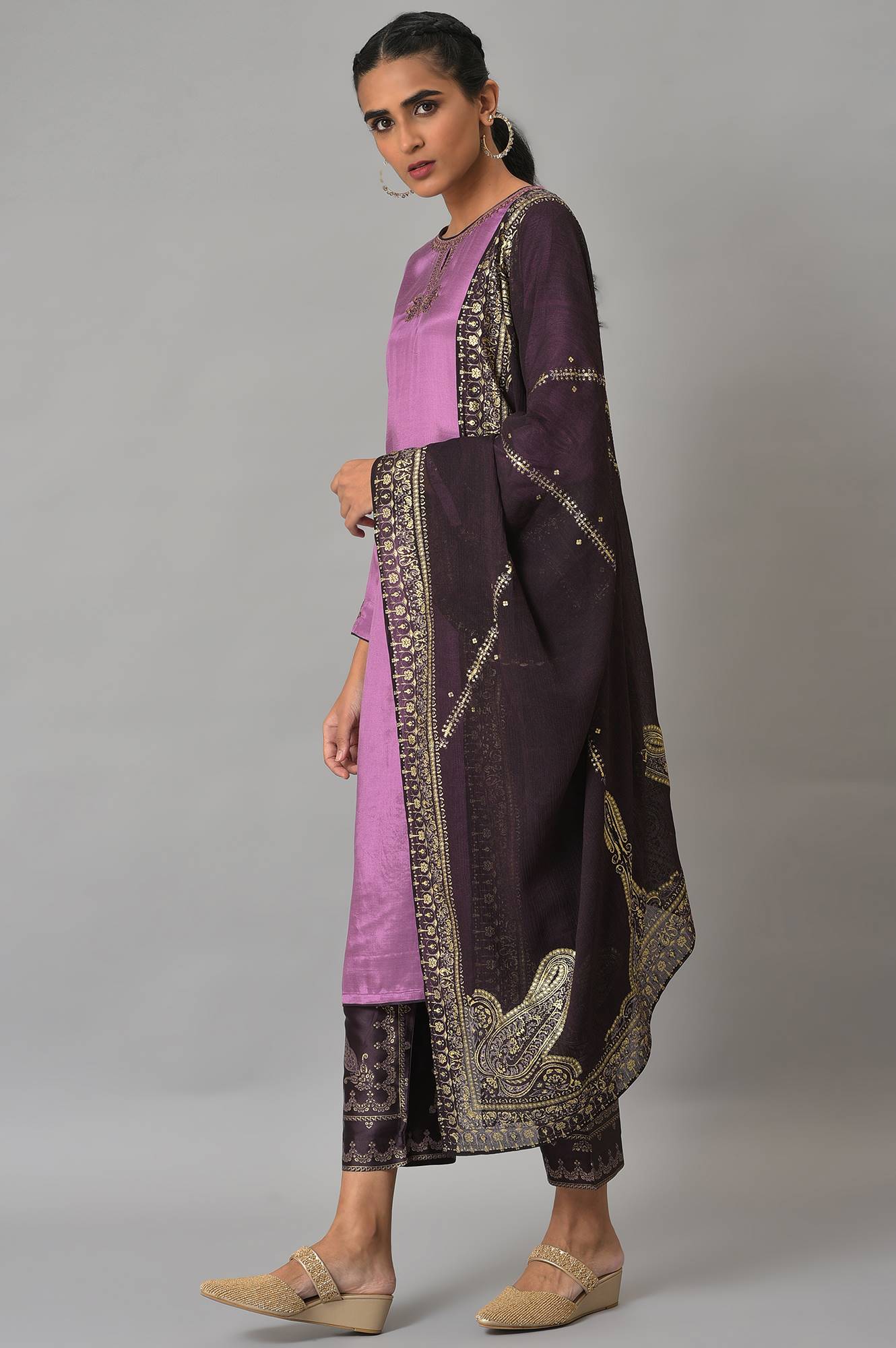 Light Purple Embroidered kurta, Pants & Chiffon Dupatta