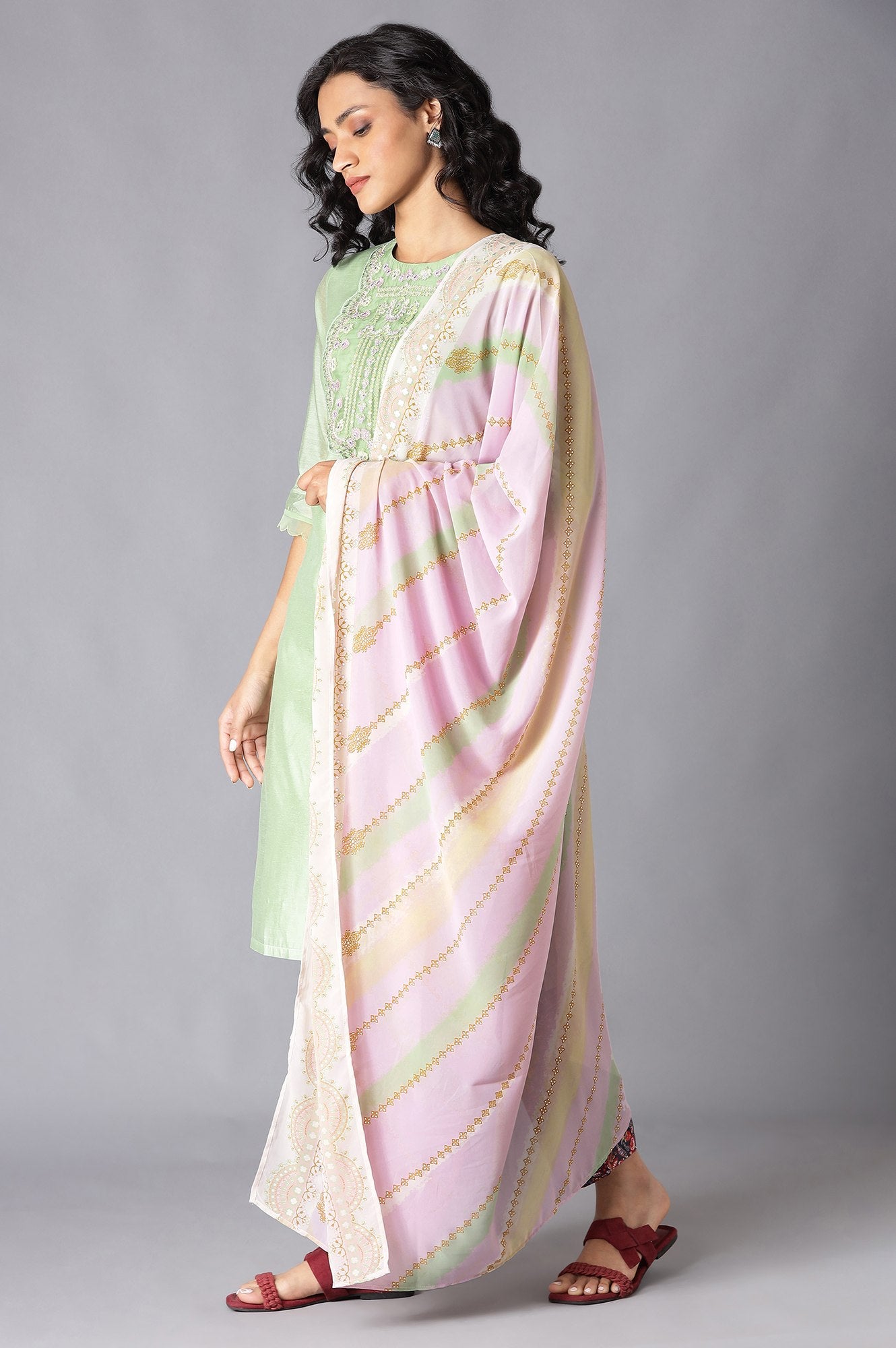 Green Chanderi kurta, Slim Pants And Dupatta Set