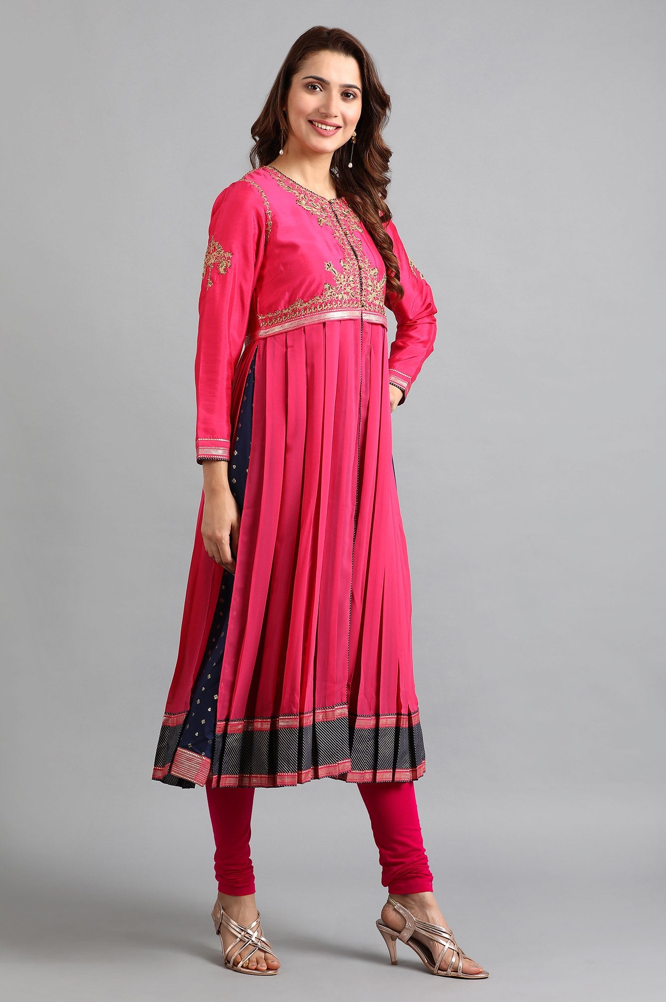 Pink Round Neck Embellished kurta