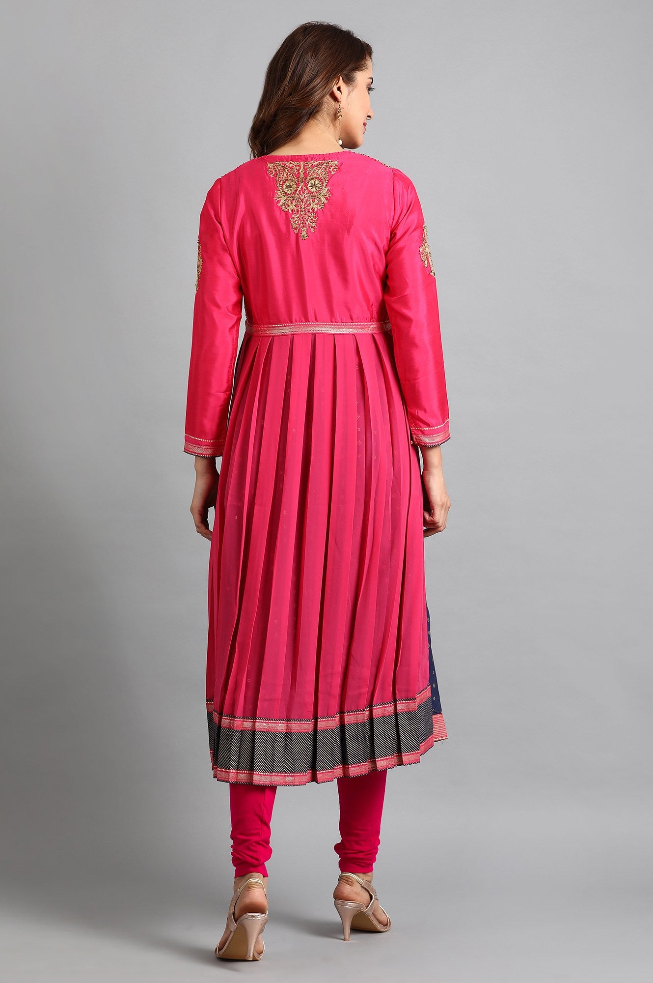 Pink Round Neck Embellished kurta