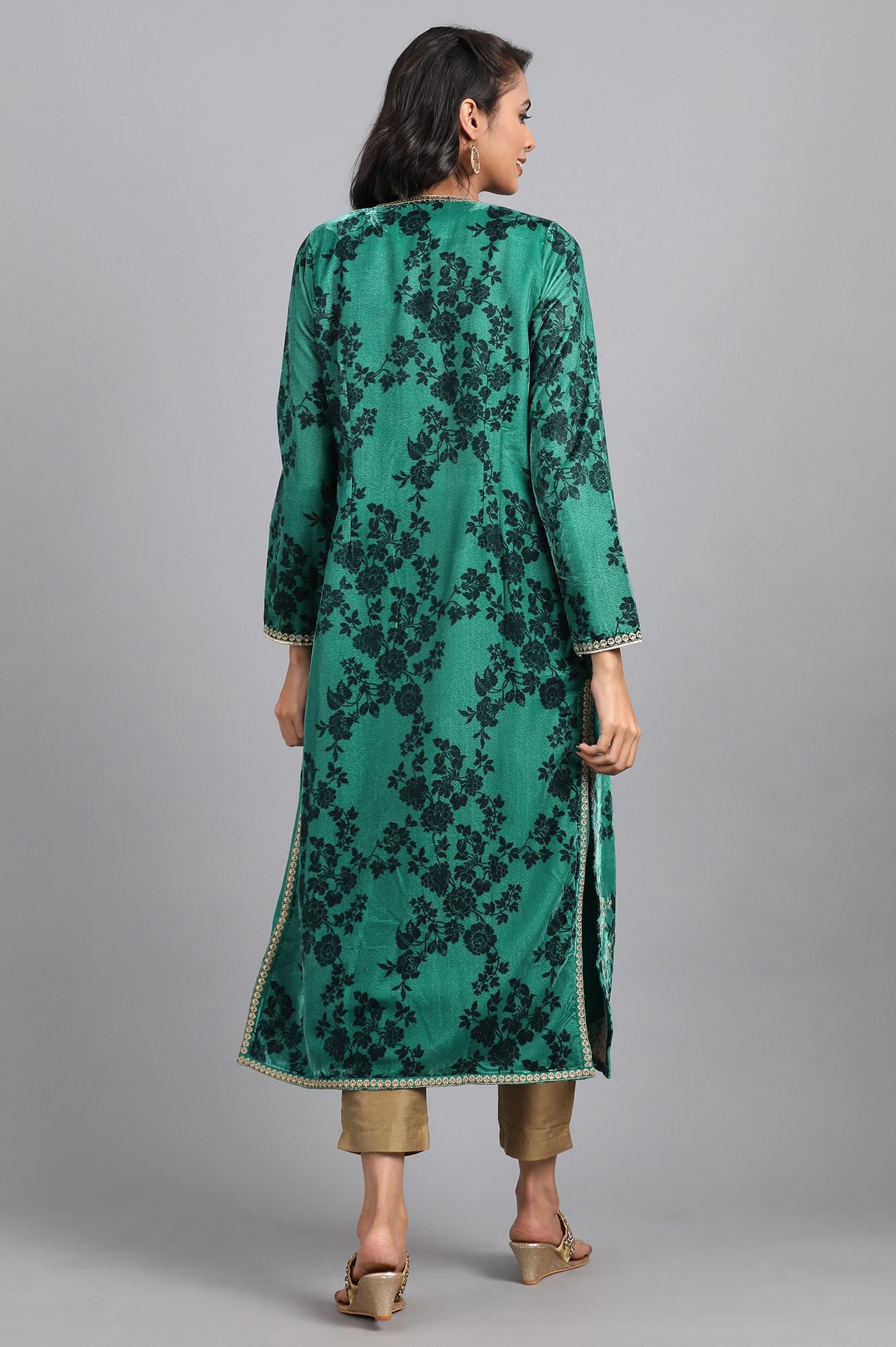 Green Round Neck Embellished Winter kurta