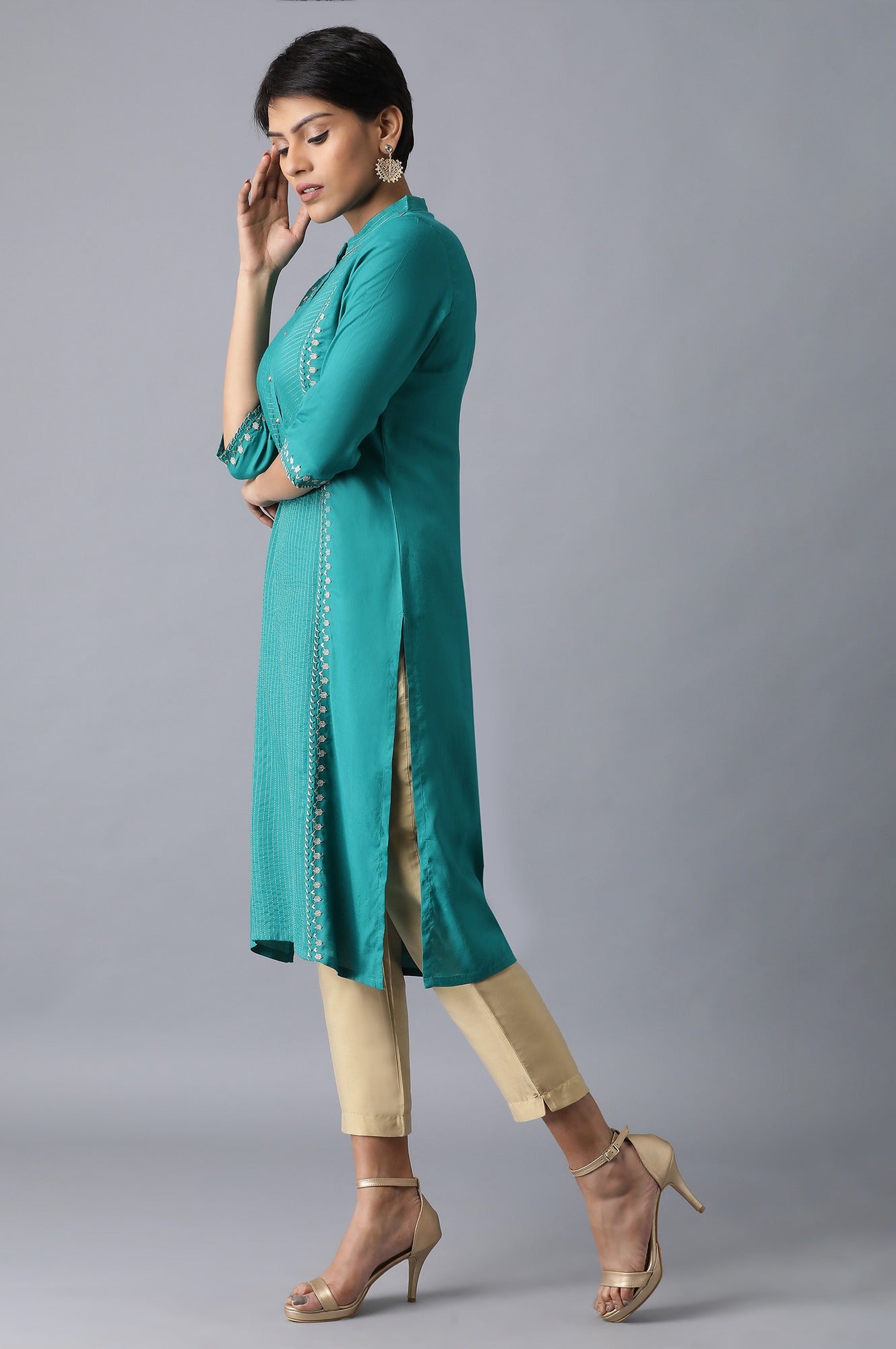 Teal Mandarin Neck Embroidered kurta