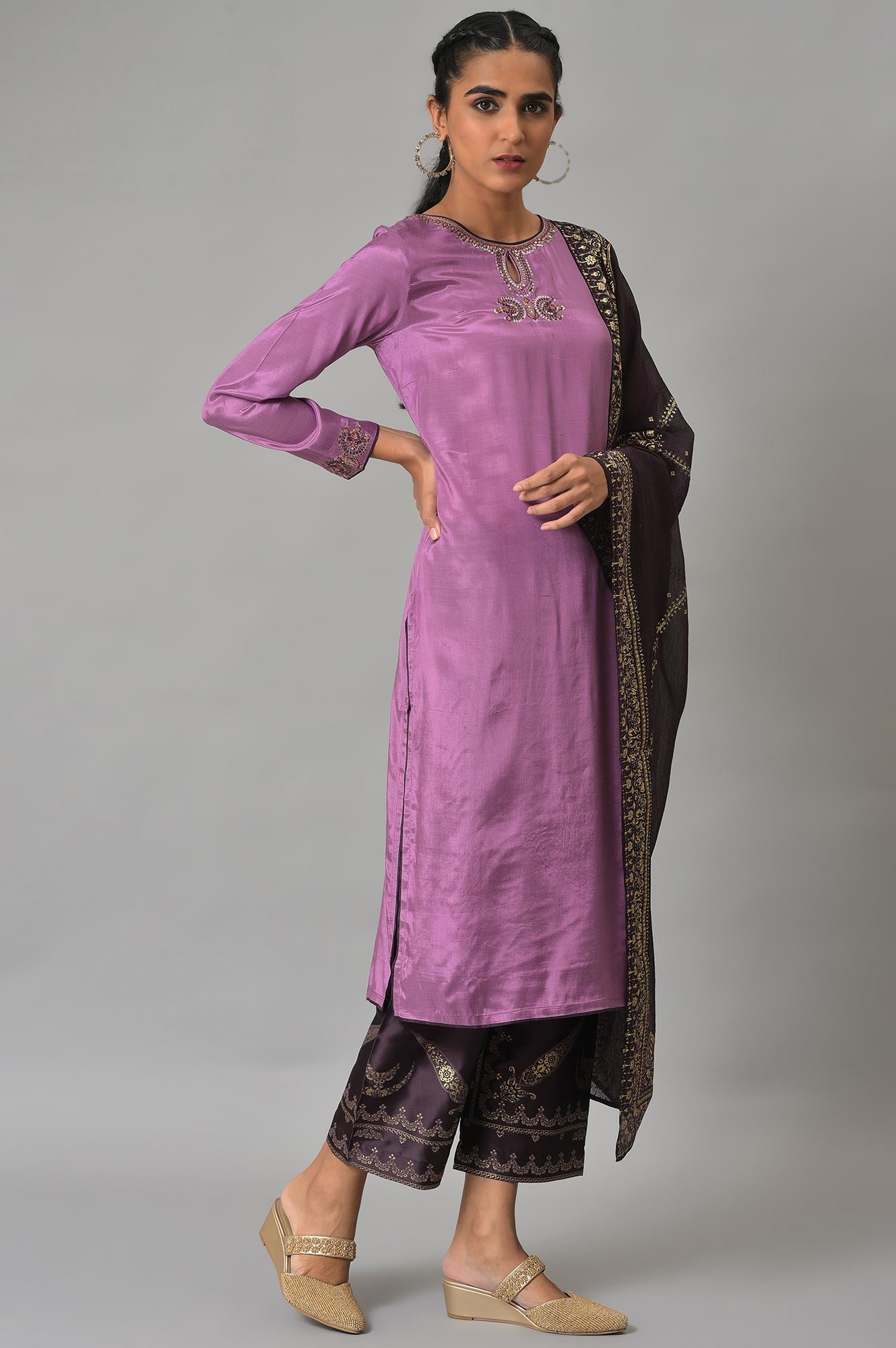 Light Purple Embroidered kurta, Pants &amp; Chiffon Dupatta