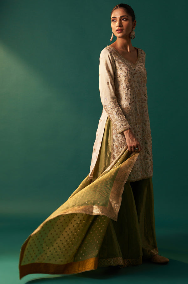 designer dresses for mehndi function Buy Designer Mehndi Dresses For Women Online